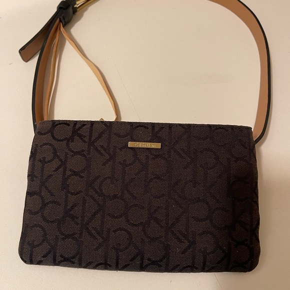 Calvin Klein gorgeous belt bag in very good condition. Adjustable straps. - Picture 7 of 13